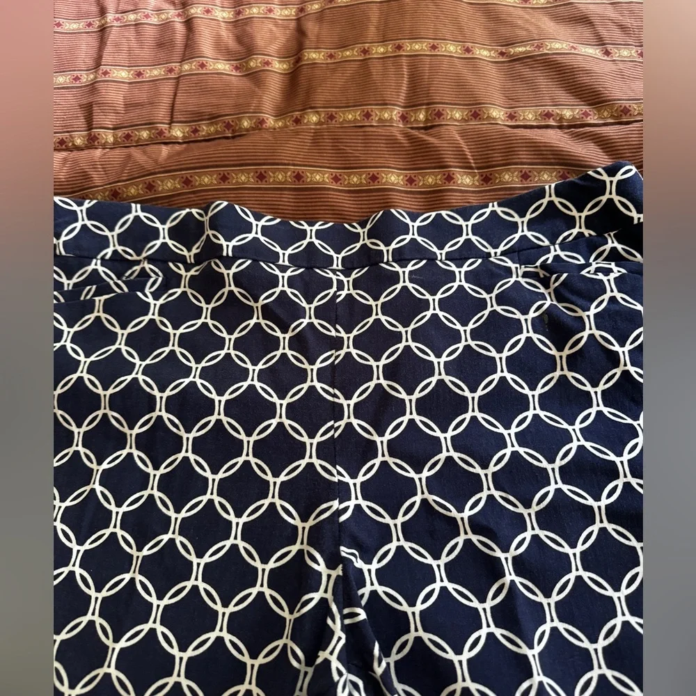 Chico’s blue/white pants, pockets, waistband, sz 3R (16) - Picture 2 of 6